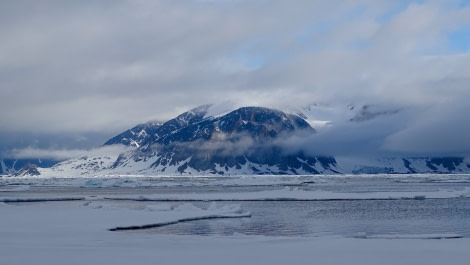 HDS06-19, DAY 03, landscape meike - Oceanwide Expeditions.jpg