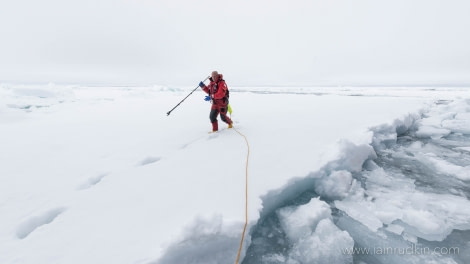 HDS06-19, DAY 06, Iain Rudkin - Tripod Retrieval7 - 03072019 - Oceanwide Expeditions.jpg