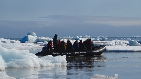 HDS07-19, DAY 08, meikesjoerzodiacstaff - Oceanwide Expeditions.jpg