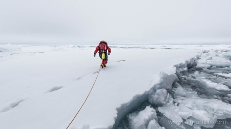 HDS06-19, DAY 06, Iain Rudkin - Tripod Retrieval6 - 03072019 - Oceanwide Expeditions.jpg