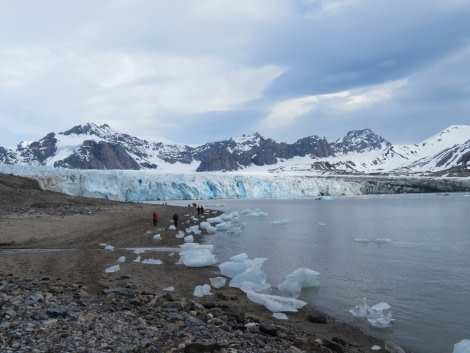 HDS06-19, DAY 04, MiriamVermeij-0107-Glacier 2 - Oceanwide Expeditions.jpg