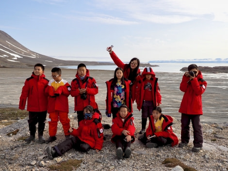 HDS09-19 DAY 03 Cornejo-Texas Bar Chinese students - Oceanwide Expeditions.jpg