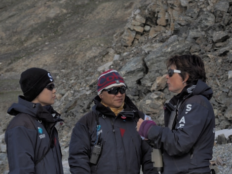 HDS09-19 DAY 03 Cornejo-Texas Bar Staff briefing - Oceanwide Expeditions.jpg