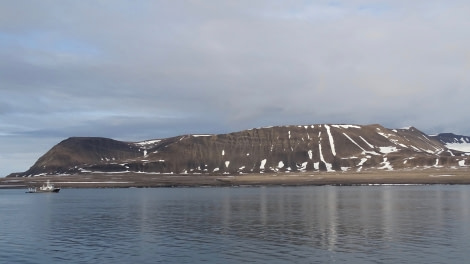 HDS08-19 DAY 03_MeikeSjoer-bearlocation -Oceanwide Expeditions.jpg