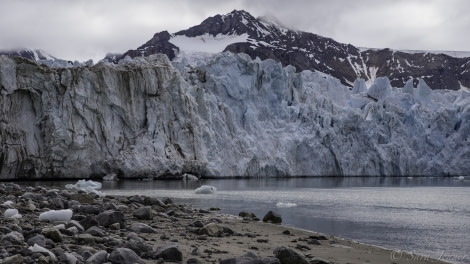 HDS08-19 DAY 04_Glacier copy -Oceanwide Expeditions.jpg