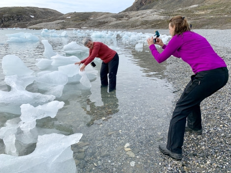 HDS09-19 DAY 03 MScott - Fun in the ice - Oceanwide Expeditions.jpg