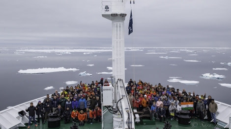 HDS08-19 DAY 07_Group photo -Oceanwide Expeditions.jpg