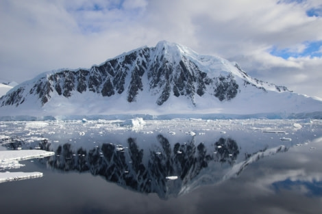 Gateway to The Gullet © Rhiannon Thomas - Oceanwide Expeditions.jpg