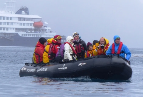 HDS21-19 Tiphanie at the helm - Oceanwide Expeditions.JPG