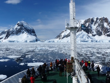 HDS23-19, Lemaire approach from south- Oceanwide Expeditions.JPG