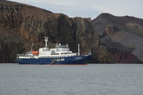 PLA29-20, Day 08, Whalers Bay, Half Moon Island, D8_RegisPerdriat (14) -Oceanwide Expeditions.jpg