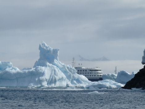 Icebergs by Detaille island © Ria van Zessen - Oceanwide Expeditions.jpg