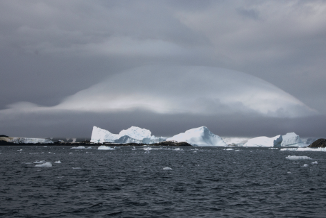 Optical effect at Detaille Island © Frank Wellens - Oceanwide Expeditions.jpg