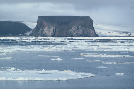 Rubini Rock, Franz Josef Land © Ko de Korte - Oceanwide Expeditions (2).JPG