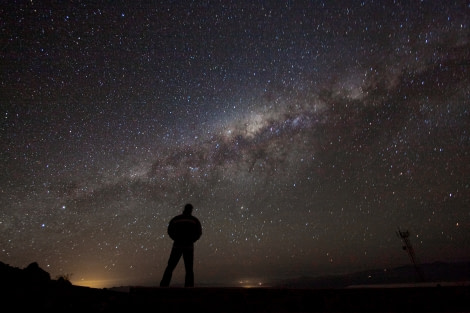 Admiring the galaxy © ESO_A. Fitzsimmons.jpg