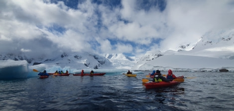 HDS23-21, Kayaking stunning places 20 Dec © Keirron Tastagh - Oceanwide Expeditions.jpeg