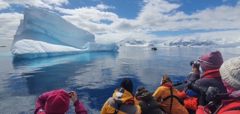 HDS23-21, Zodiak cruise blue ice 21 Dec © Keirron Tastagh - Oceanwide Expeditions.jpeg