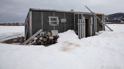 HDS04-22, Day 4, Grahuken, trapper's hut © Sara Jenner - Oceanwide Expeditions.jpg