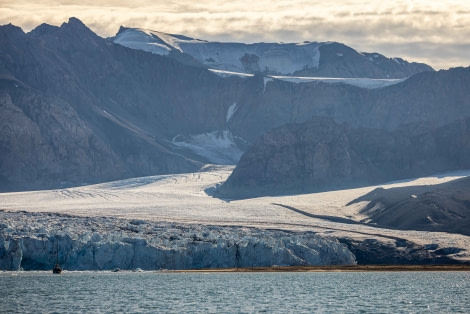 OTL10-22, Day 2, Fjortende Julibukta_WKR50058_WernerKruse © Werner Kruse - Oceanwide Expeditions.jpg