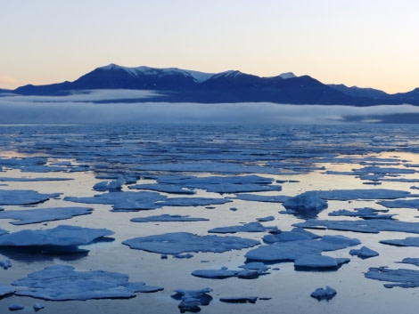 HDS10X22, Day 5, Greenland 4am light and ice © Unkown photographer - Oceanwide Expeditions.JPG