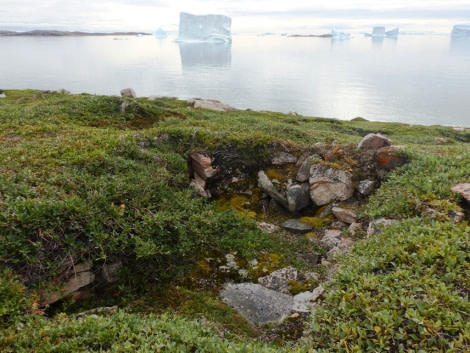 HDS10X22, Day 10, winter house with berg © Unknown photographer - Oceanwide Expeditions.JPG