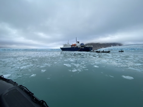 OTL11-22, Day 3, Ortelius at Monacobreen © Miriam Vermeij - Oceanwide Expeditions.JPG