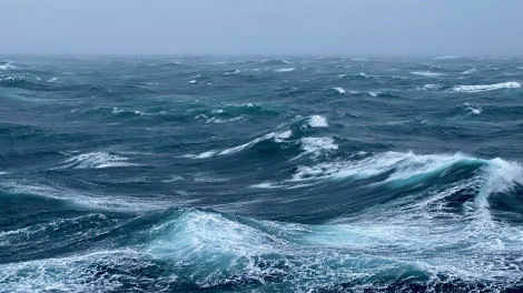 OTL21-22, Day 4, Rough sea © Unknown photographer - Oceanwide Expeditions.jpeg