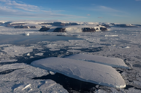 OTL22-22, Day 5, Early Morning Scout 6 © Sara Jenner - Oceanwide Expeditions.jpg