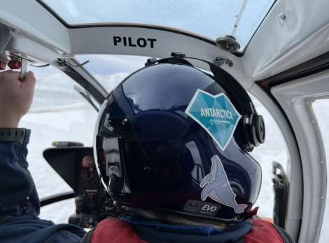 OTL23-22, Day 4 Pilot with OEX Antarctica sticker - Hazel Pittwood © Hazel Pittwood - Oceanwide Expeditions.PNG