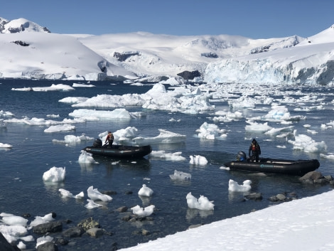 PLA24-22, Mountaineering 014 Georges Point  - Mal Haskins © Mal Haskins - Oceanwide Expeditions.JPG