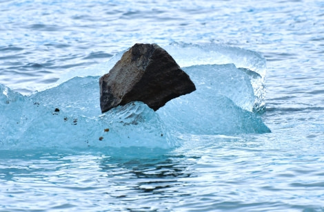 OTL25-23,  Day 16 Ice on the rocks - Hazel Pittwood © Hazel Pittwood - Oceanwide Expeditions.JPG