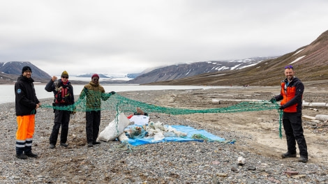 HDS09-23, Day 7, Beach Cleanup 3 © Sara Jenner - Oceanwide Expeditions.jpg