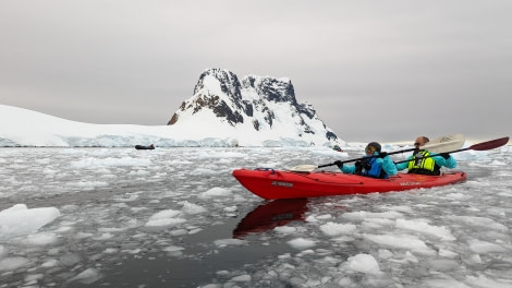 OTL25-24, Day 6, Kayaking © Zet Freiburghaus - Oceanwide Expeditions.jpg