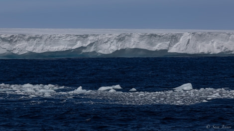 HDS25-24, Day 12, A23a iceberg 1 © Sara Jenner - Oceanwide Expeditions.jpg