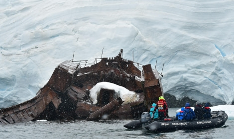 HDS27-24, Day 7, Zodiac and Governoren © Hazel Pittwood - Oceanwide Expeditions.JPG