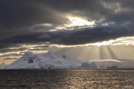 OTL32-24, Day 10, Foyn Harbour 1 @  Sara Jenner - Oceanwide Expeditions.jpg