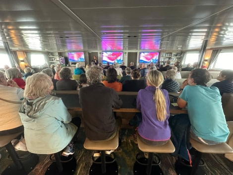 Ortelius, observation lounge and bar (2) © Christophe Gouraud - Oceanwide Expeditions.jpeg