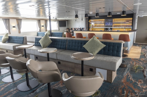 Ortelius, observation lounge and bar (1) © Sara Jenner - Oceanwide Expeditions.jpg