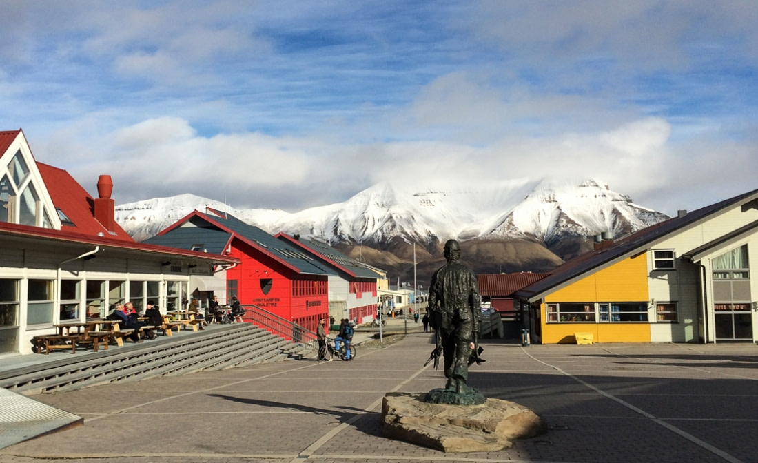 Longyearbyen. Лонгйир, Шпицберген, Норвегия. Город Лонгйир Шпицберген. Поселок Лонгйир. Норвежский город Лонгйир.