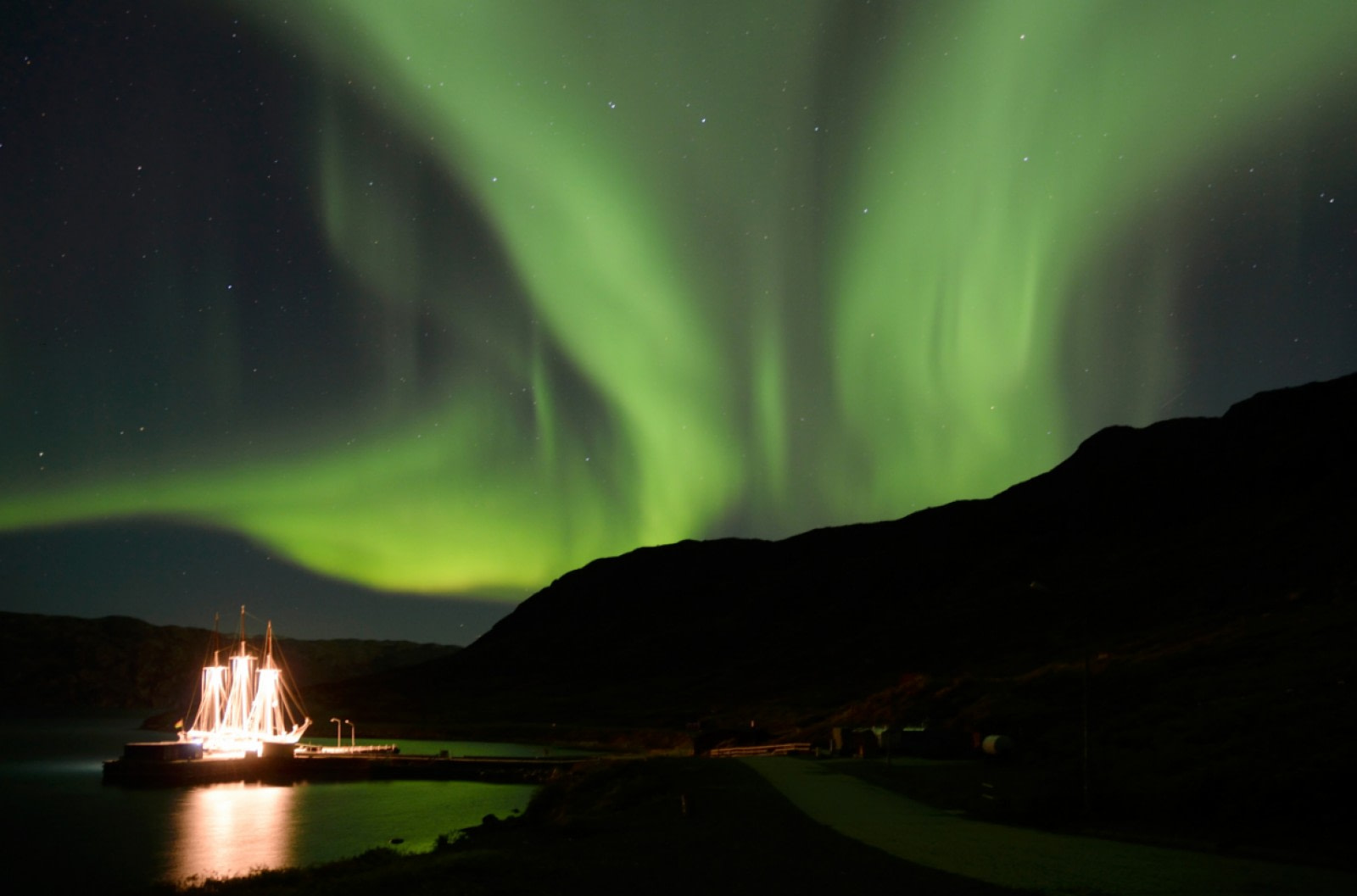 Vive el espectáculo de las auroras boreales en Islandia