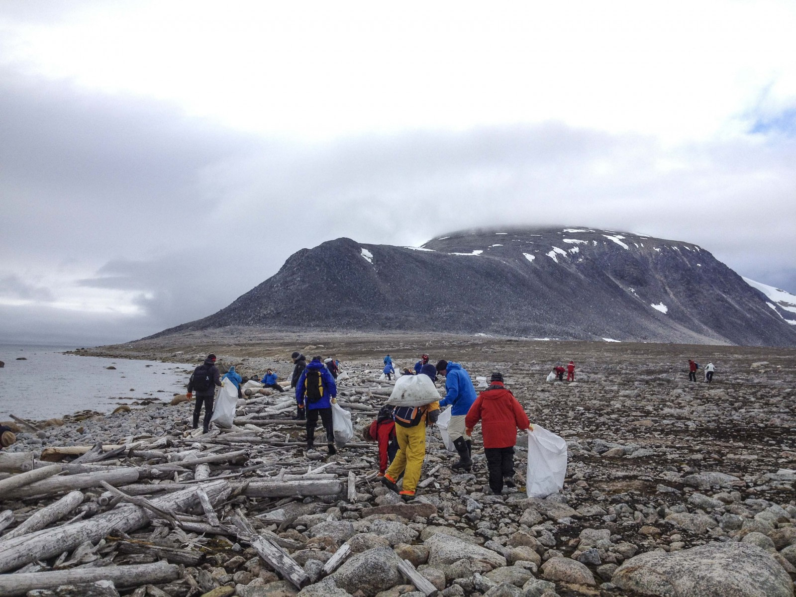 Cleaning the shores