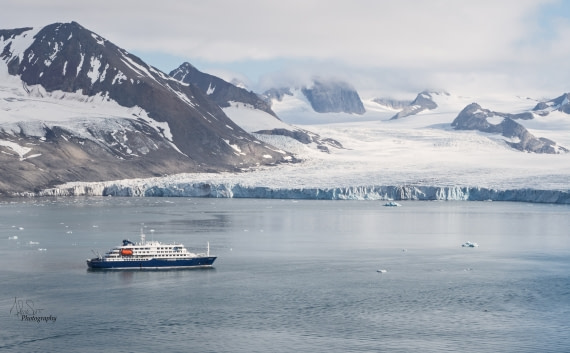 svalbard cruise ships