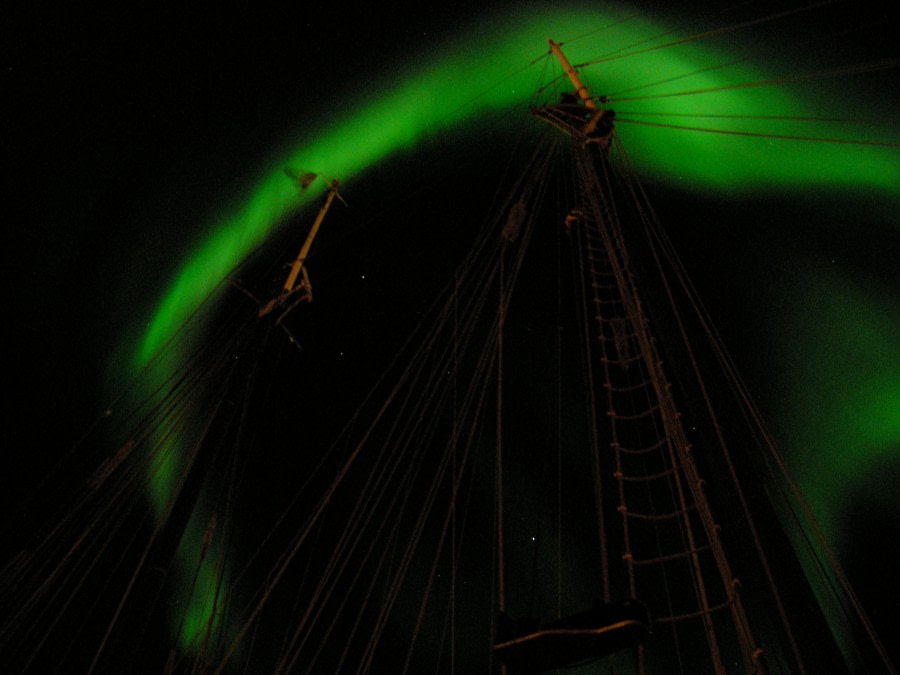 s/v Noorderlicht underneath the Aurora Borealis