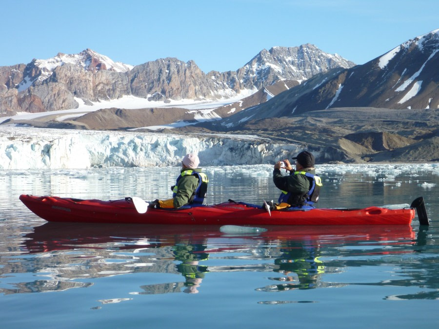Enjoying the Arctic scenery from your kayak