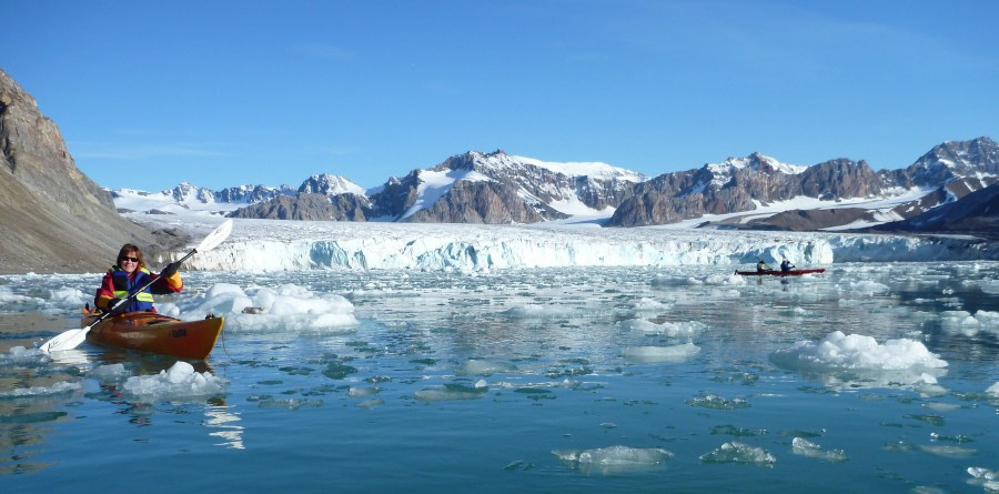 Explore the Spitsbergen coastline per kayak
