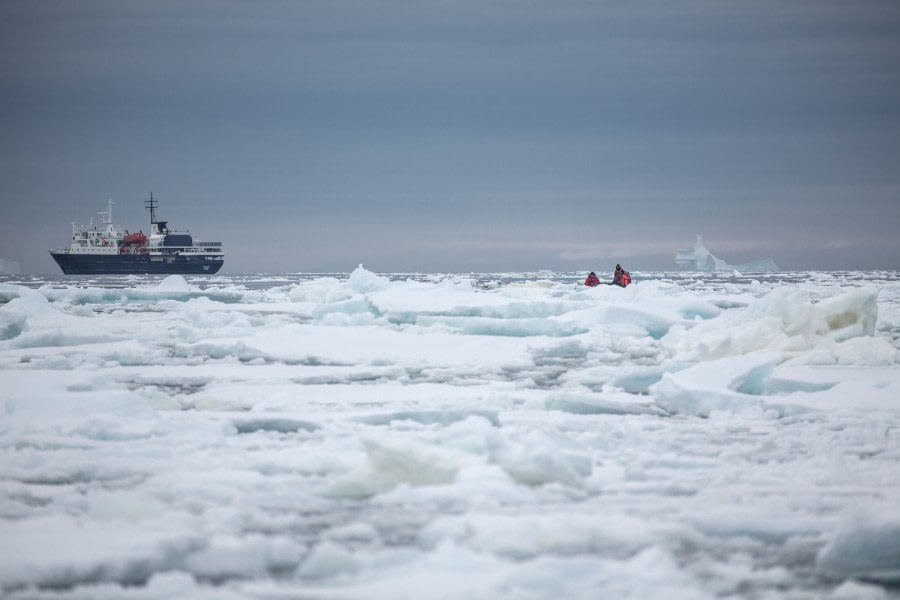 Zodiac cruising and Ortelius in the Amundsen Sea, en-route to the Ross Sea