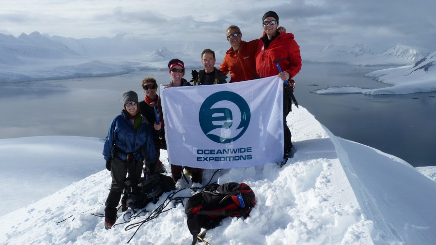 Mountaineering_Basecamp Plancius © Christoph Gniesser -Oceanwide Expeditions P1010886.JPG