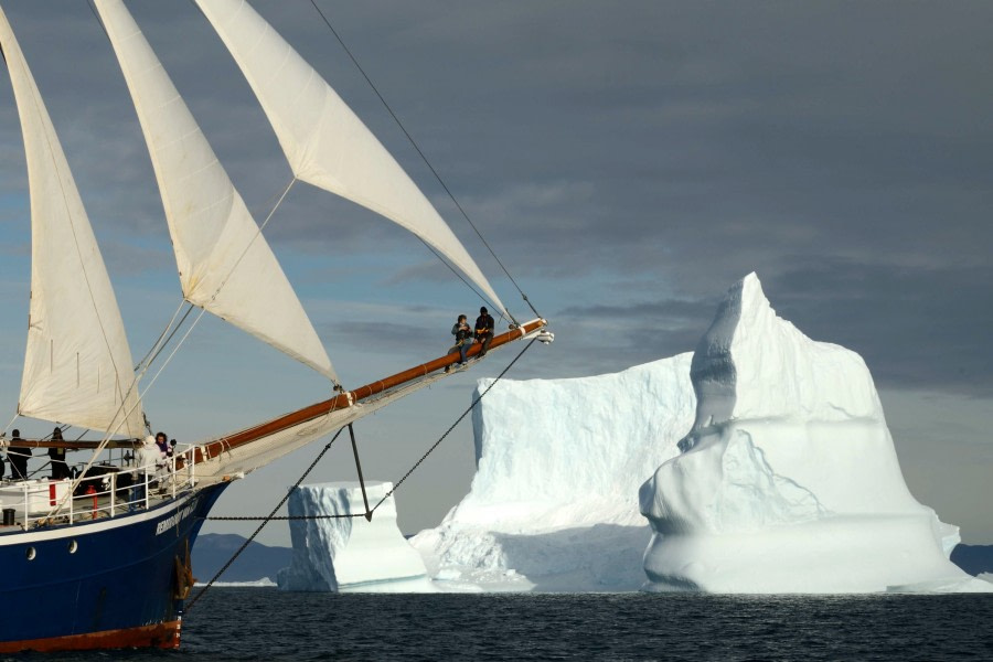 Rembrandt van Rijn under sail, Greenland