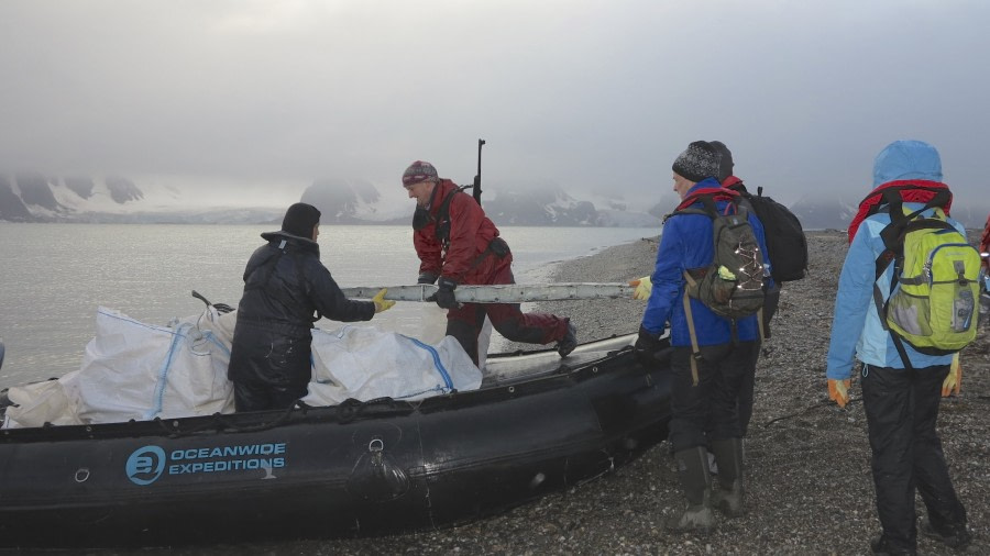 Clean up Svalbard