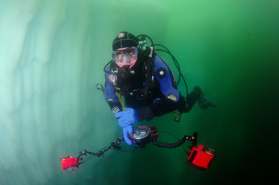 Polar Diving, Antarctica © Cyriel de Grijs - Oceanwide Expeditions.jpg